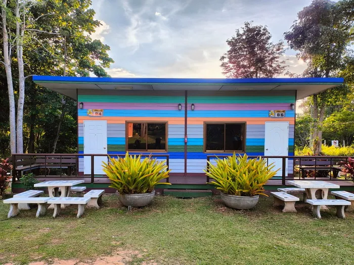 บ้านผึ้งน้อย โซน B (4–5 ท่าน) — ผึ้งหลวง แคมป์กราวด์
