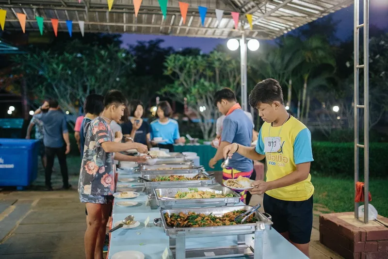 จัดเลี้ยง & งานปาร์ตี้ — ผึ้งหลวง แคมป์กราวด์