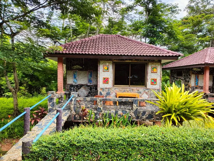 บ้านผึ้งหลวง (2–3 ท่าน) — ผึ้งหลวง แคมป์กราวด์