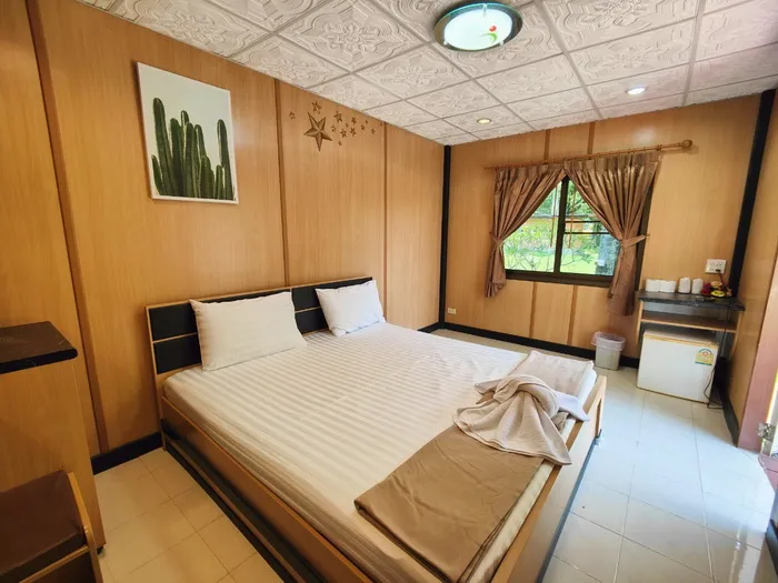 บ้านผึ้งหวาน โซน B (2–3 ท่าน) — ผึ้งหลวง แคมป์กราวด์