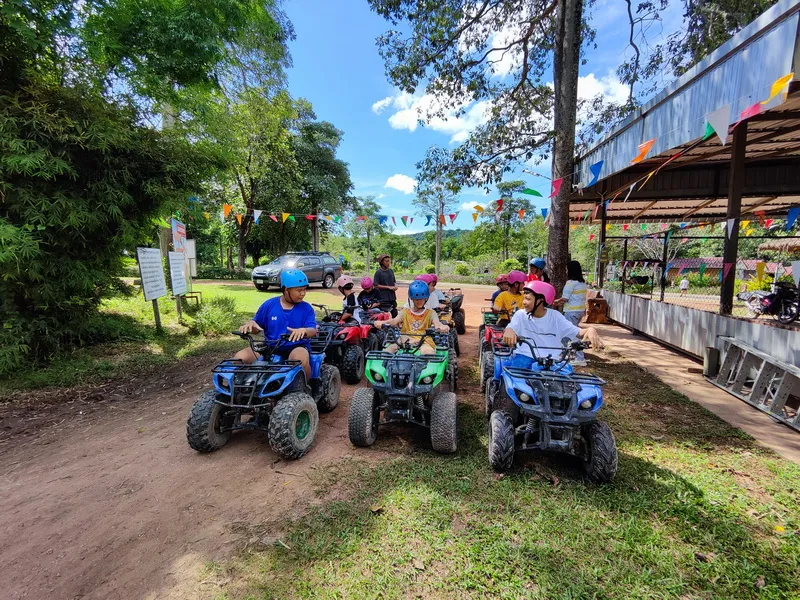 กิจกรรมเที่ยวในรีสอร์ท & Team Building — ผึ้งหลวง แคมป์กราวด์