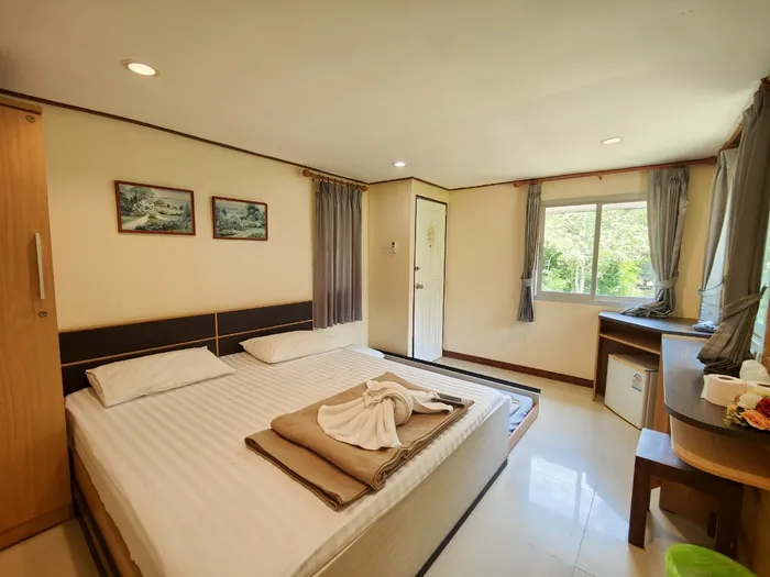 บ้านผึ้งหวาน โซน A (2–3 ท่าน) — ผึ้งหลวง แคมป์กราวด์